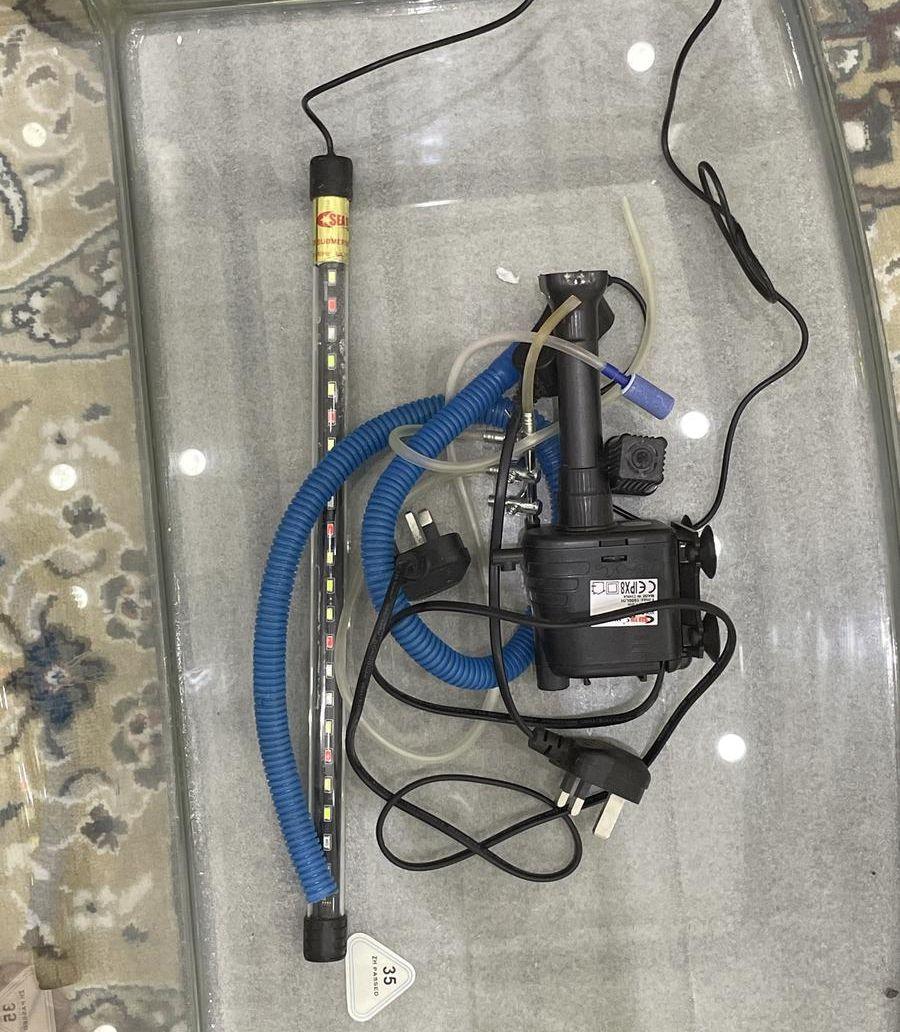 حوض سمك وسط