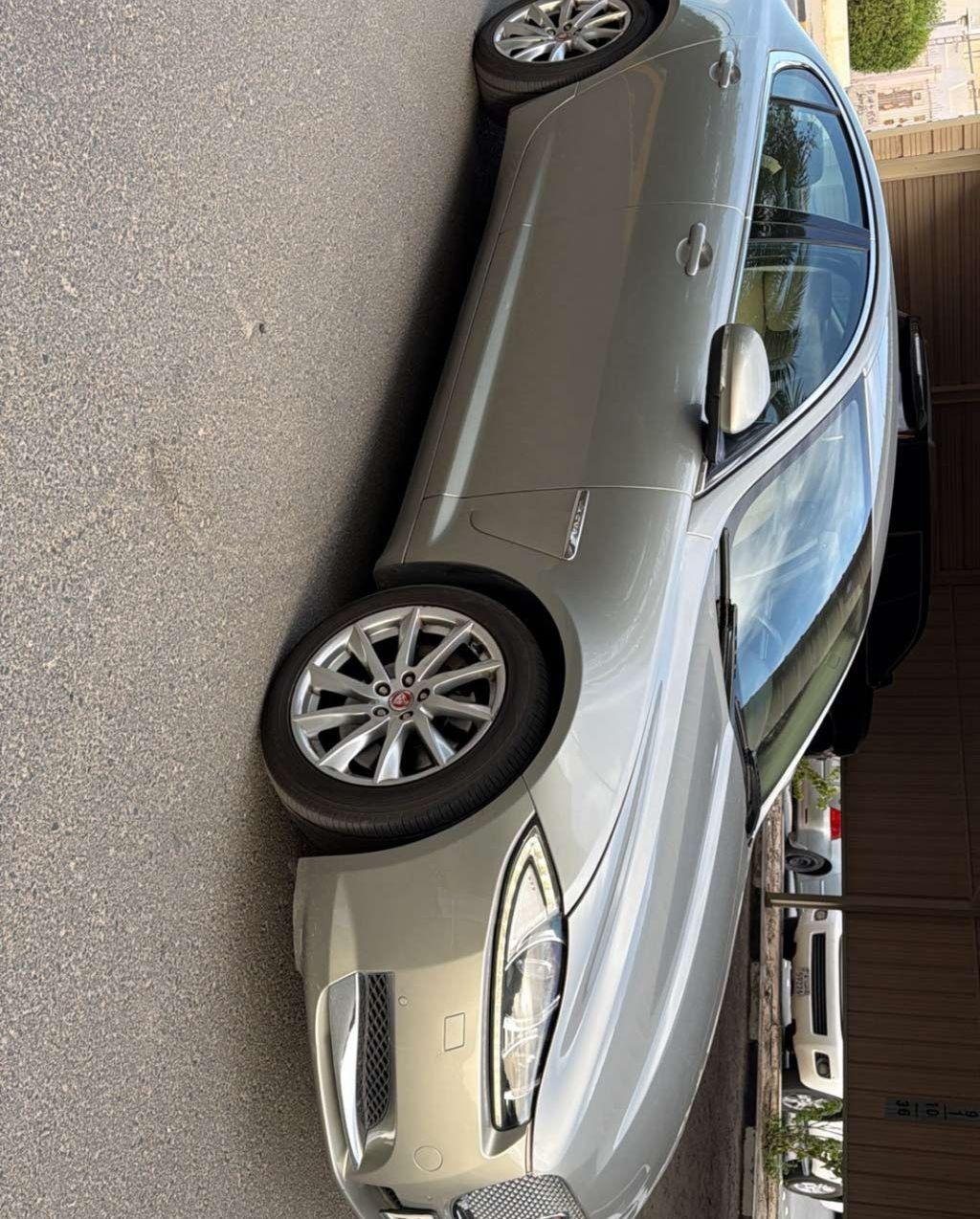2014 جاكوار XF