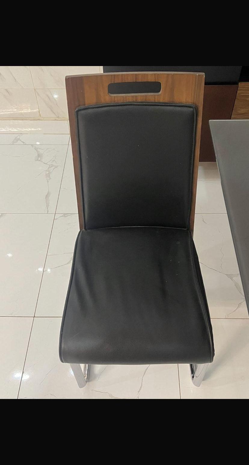 طاوله طعام