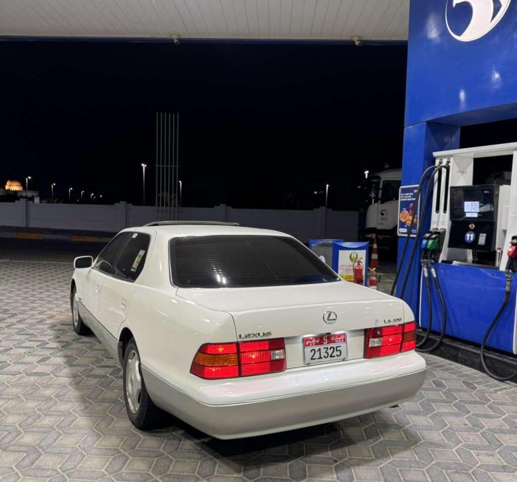 1999 لكزس LS
