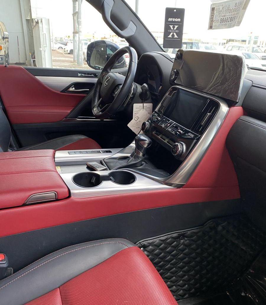 لكزس LX600 F
