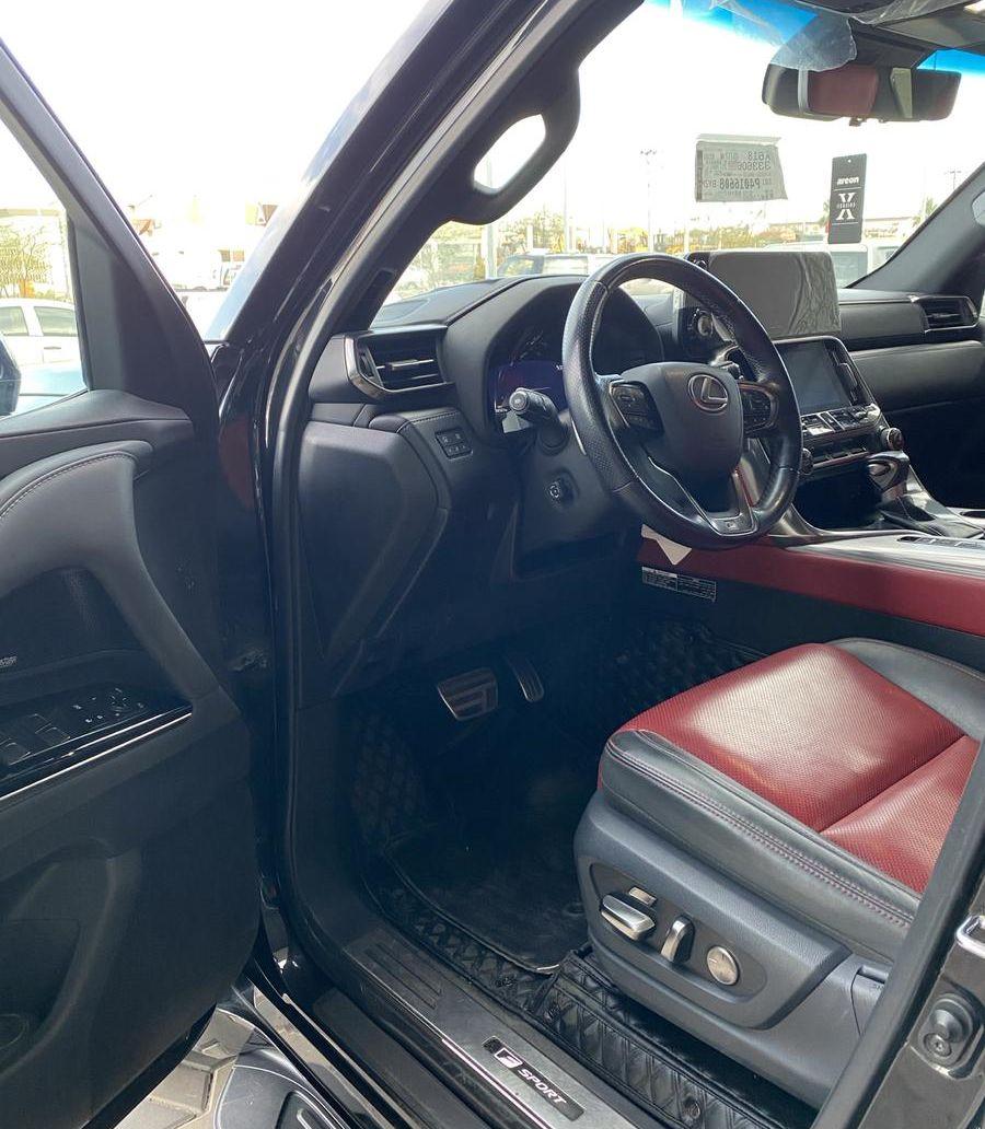 لكزس LX600 F
