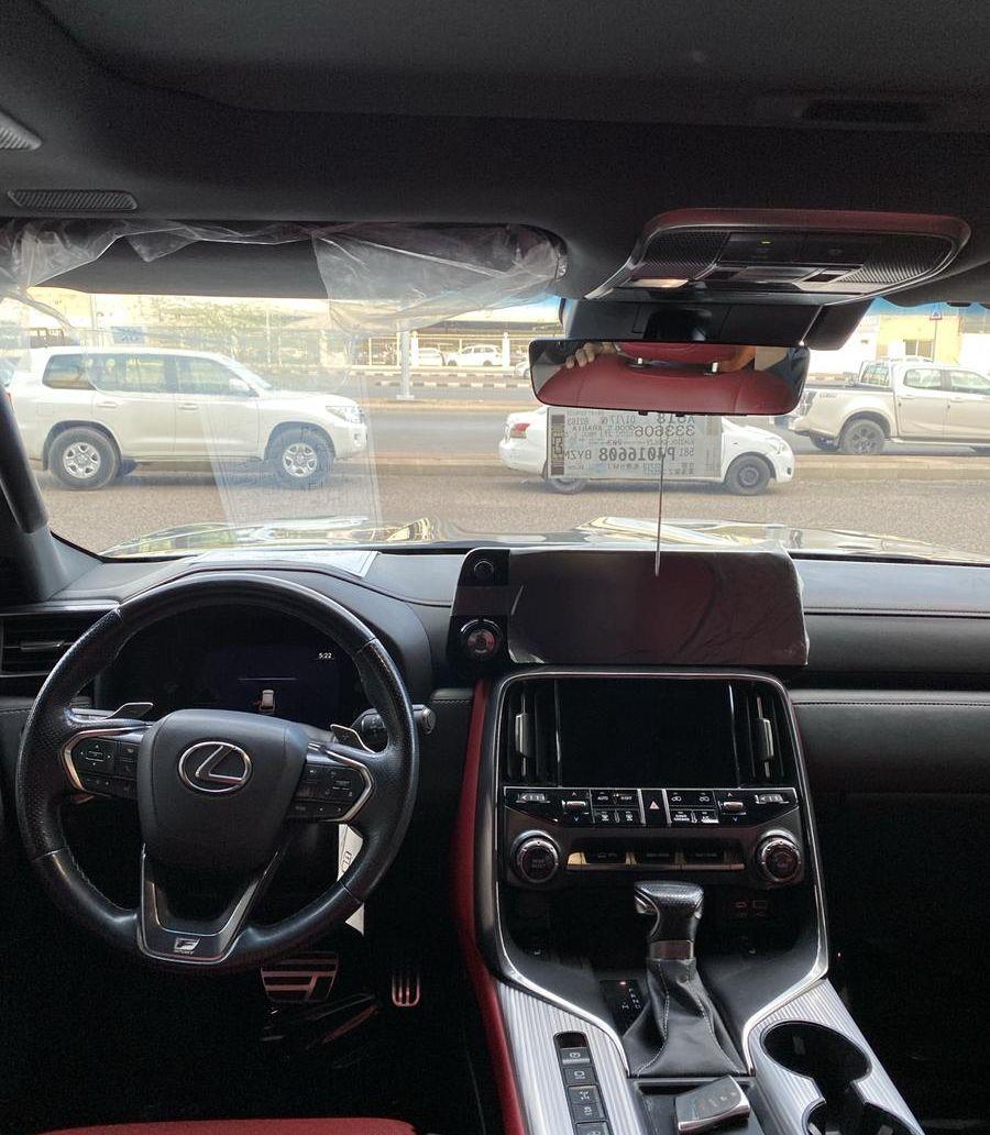 لكزس LX600 F