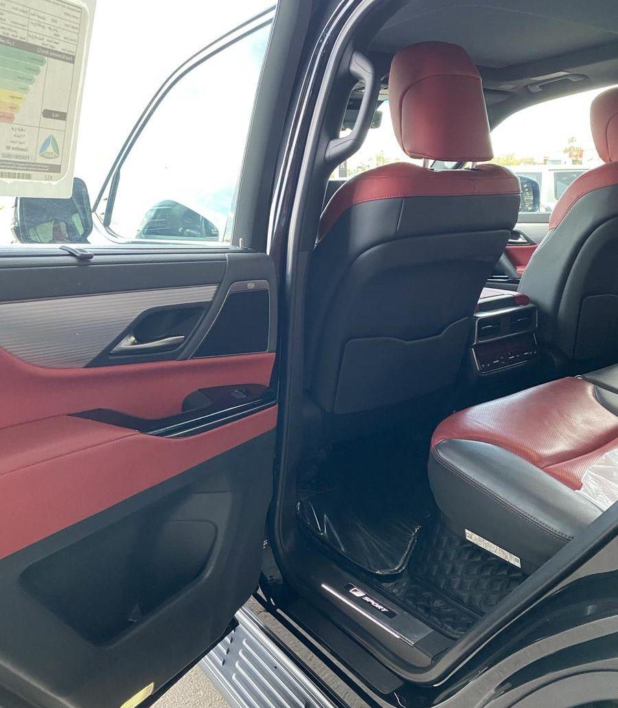 لكزس LX600 F