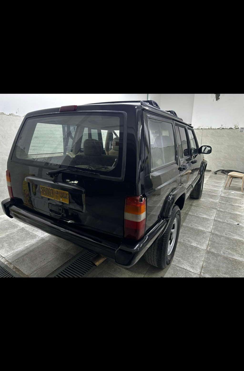 2001 جيب شيروكى
