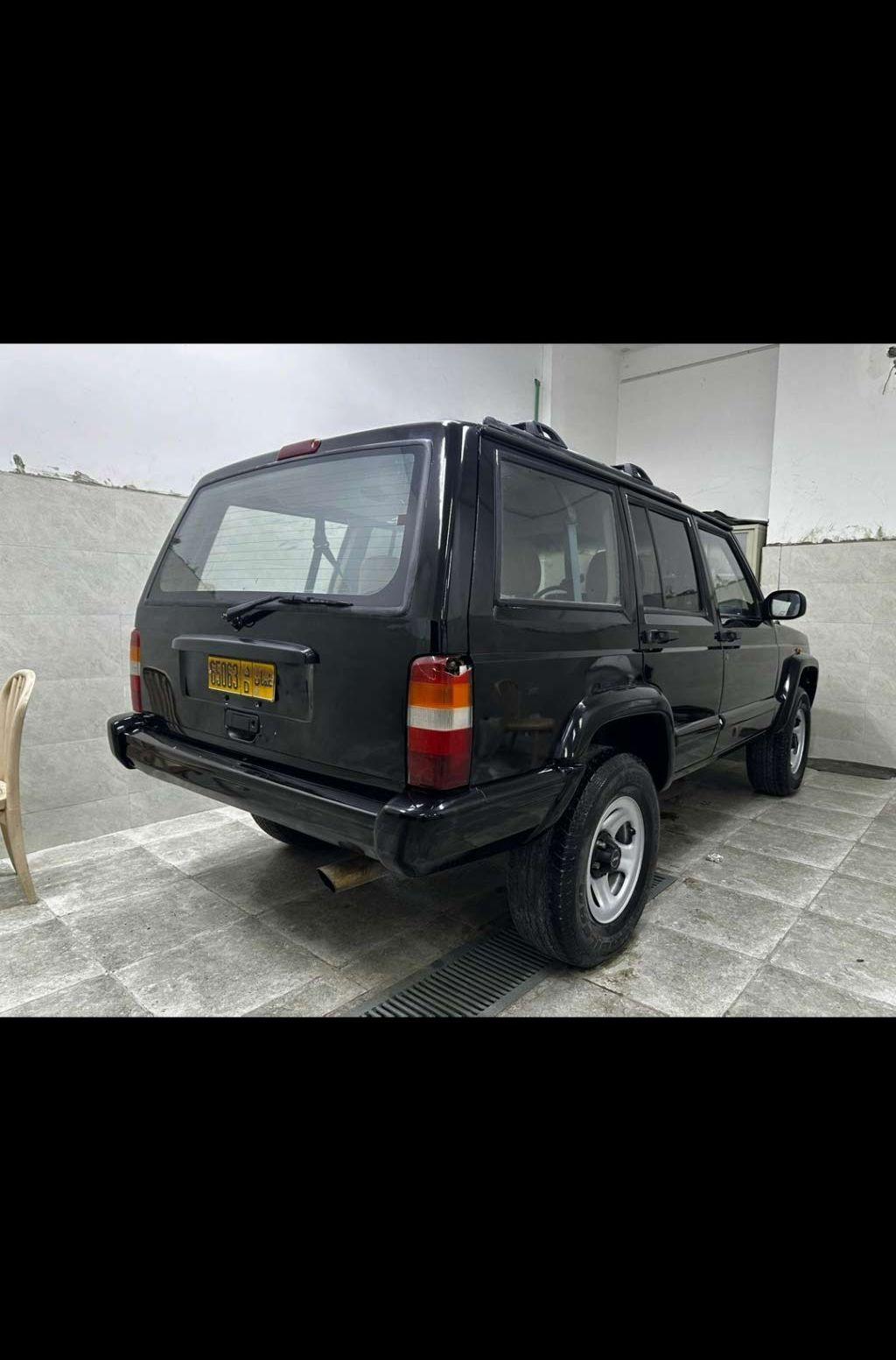 2001 جيب شيروكى