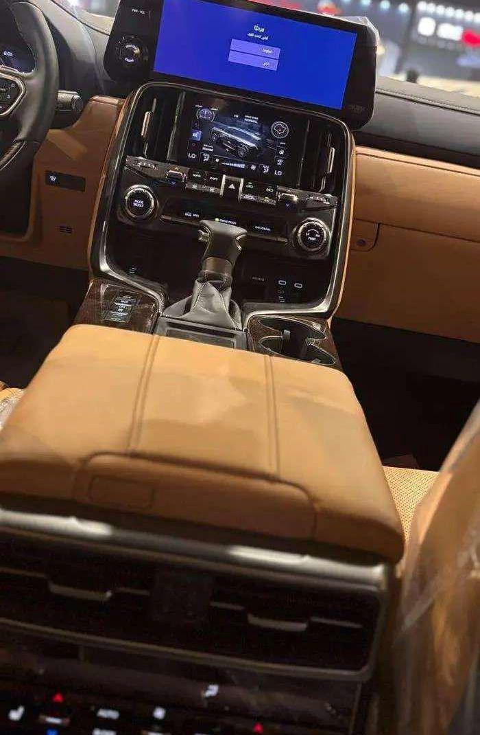لكزس LX600 BB