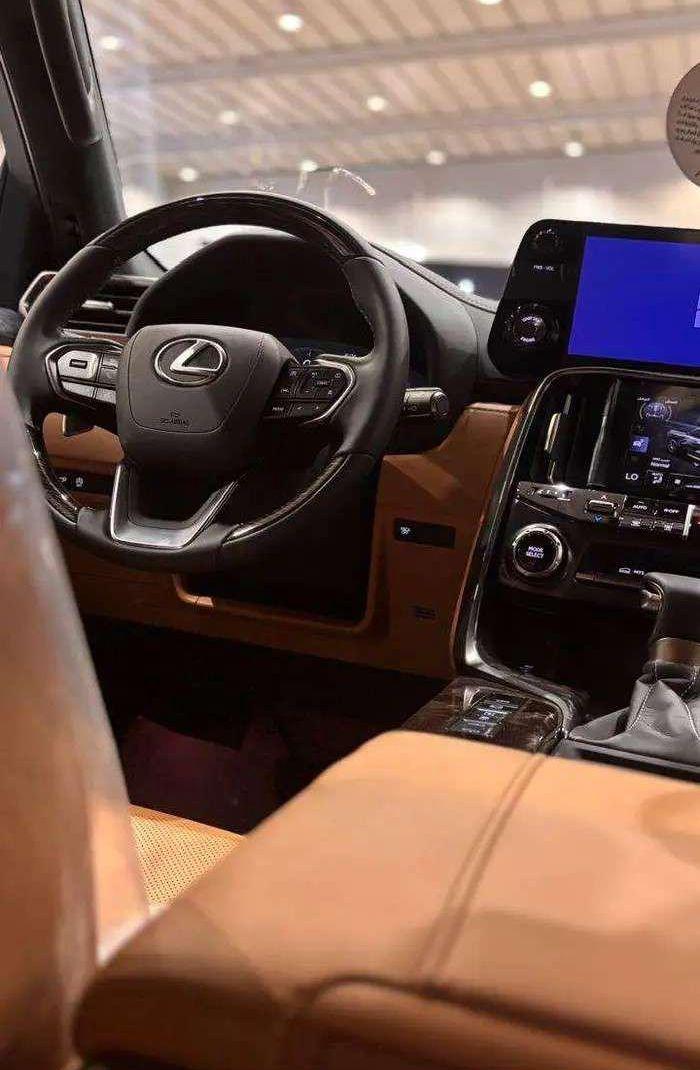 لكزس LX600 BB