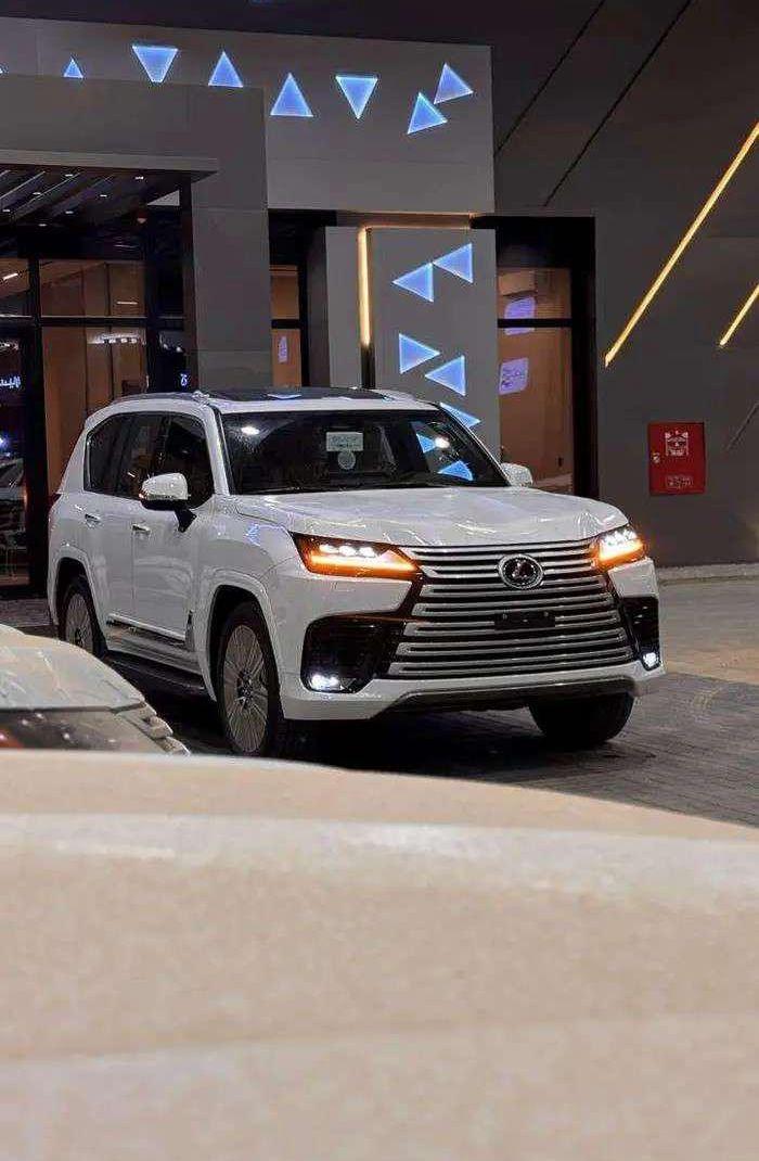 لكزس LX600 BB