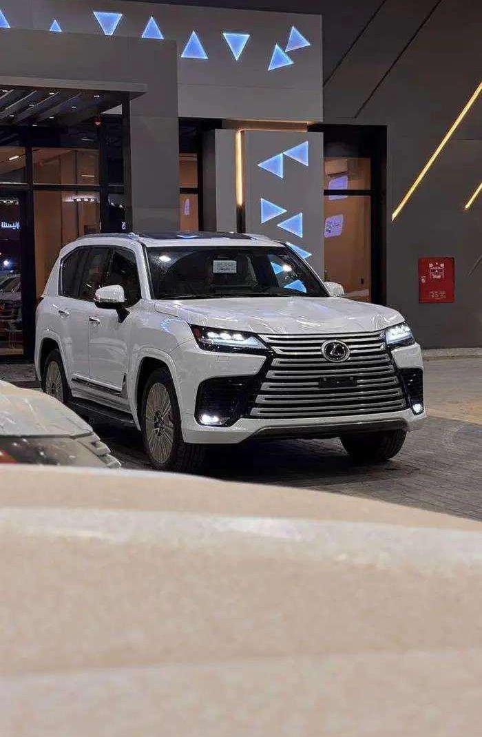 لكزس LX600 BB