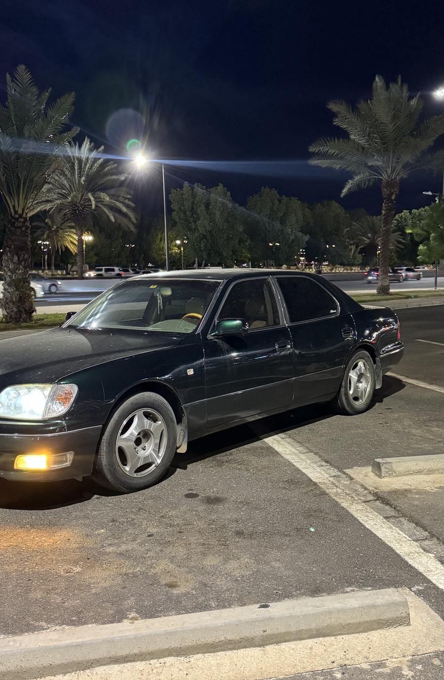 لكزس LS 400