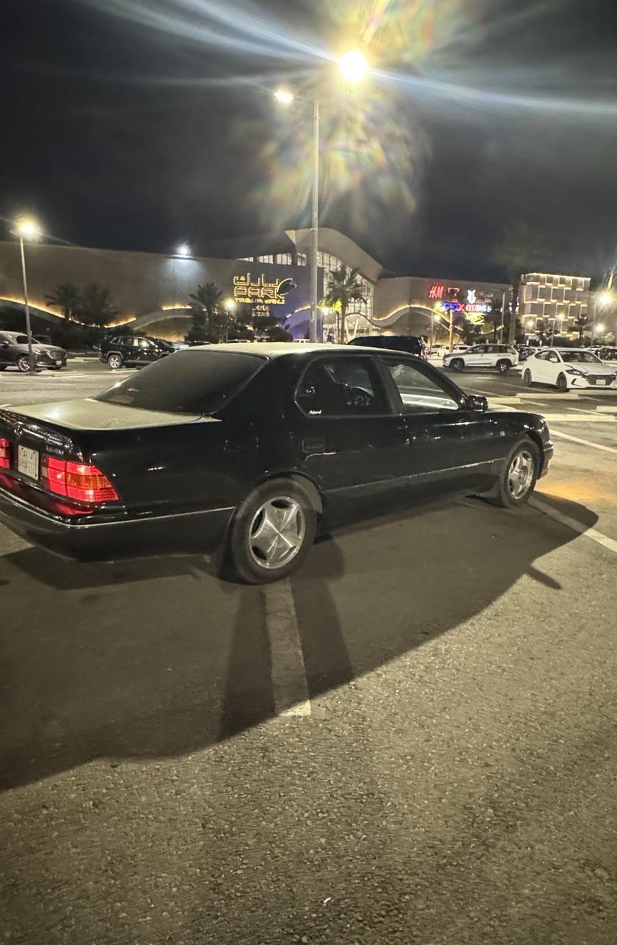 لكزس LS 400