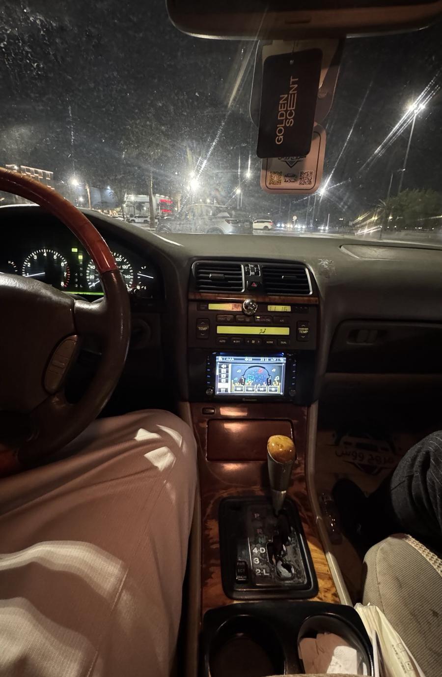 لكزس LS 400