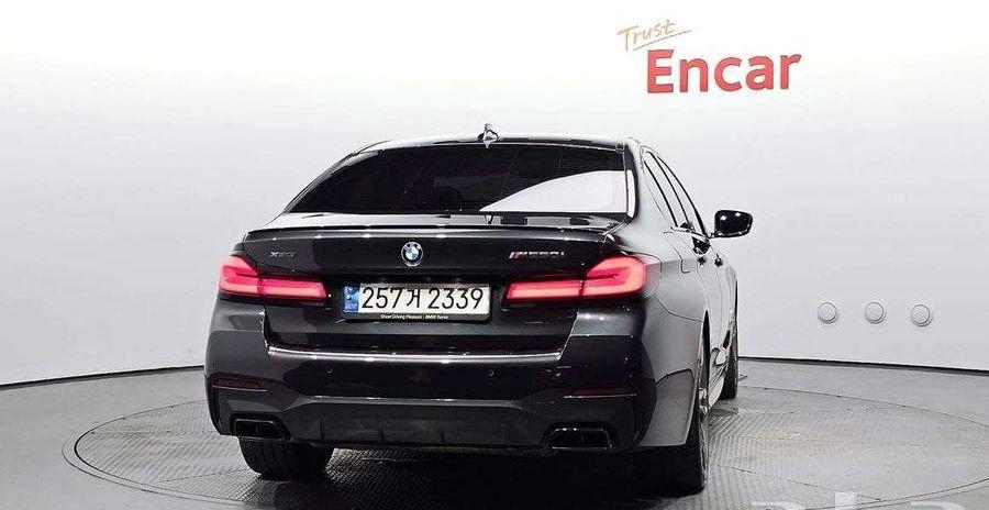 BMW M550i 2021