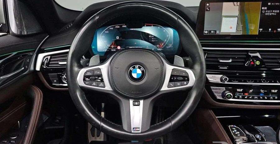 BMW M550i 2021