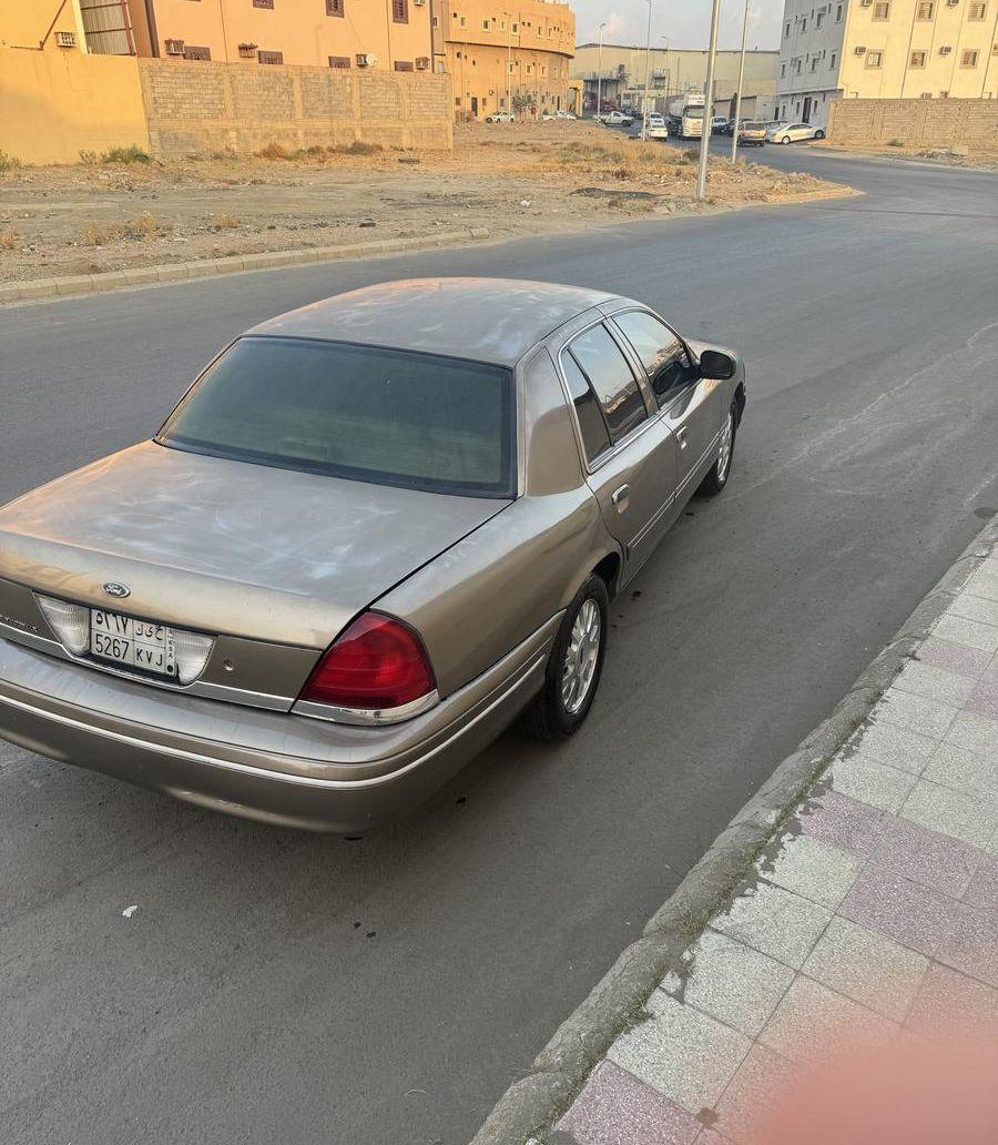 فورد 2004 فكتوريا