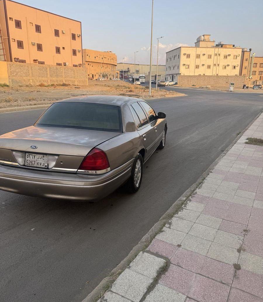 فورد 2004 فكتوريا