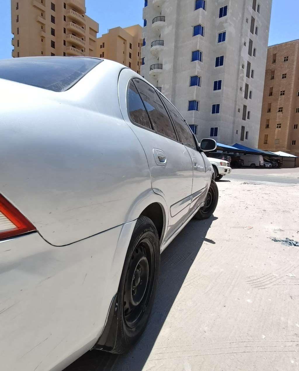 2010 نيسان صني