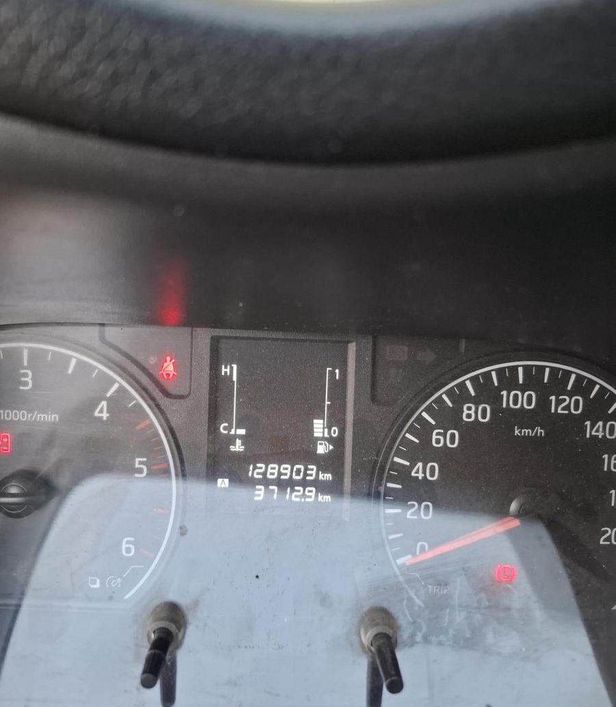 باص نيسان اورفان