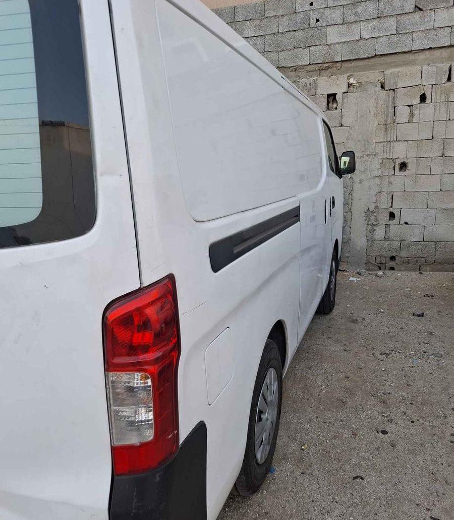 باص نيسان اورفان