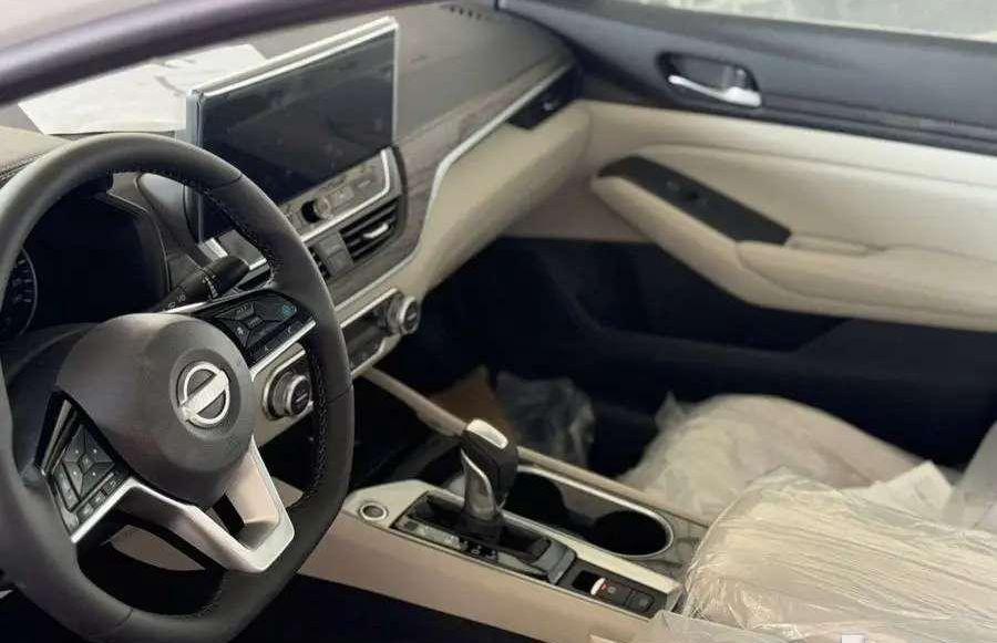 نيسان التيما موديل