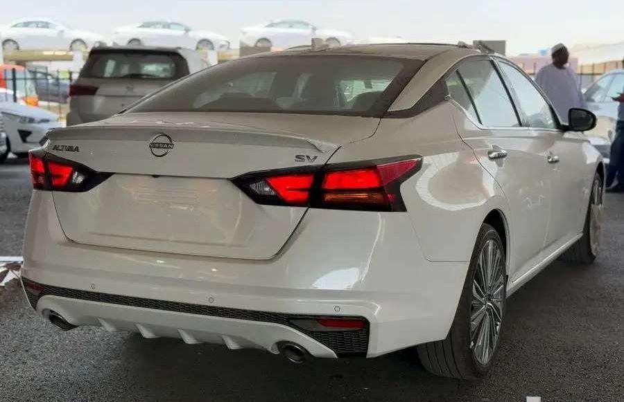 نيسان التيما موديل