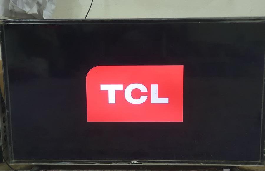 شاشة TCL 40