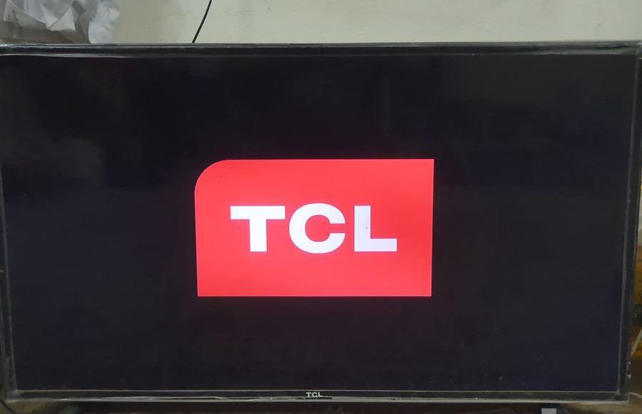 شاشة TCL 40