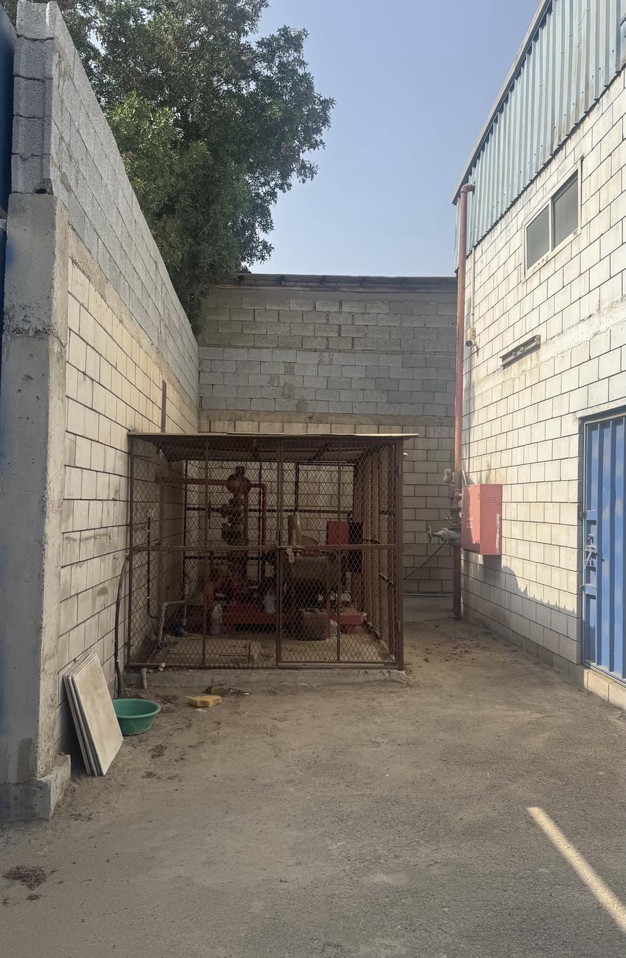 مستودع للبيع حي