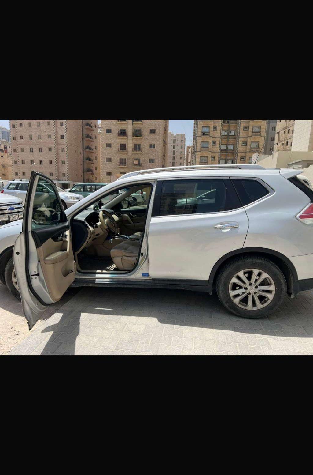2015 نيسان X-تريل