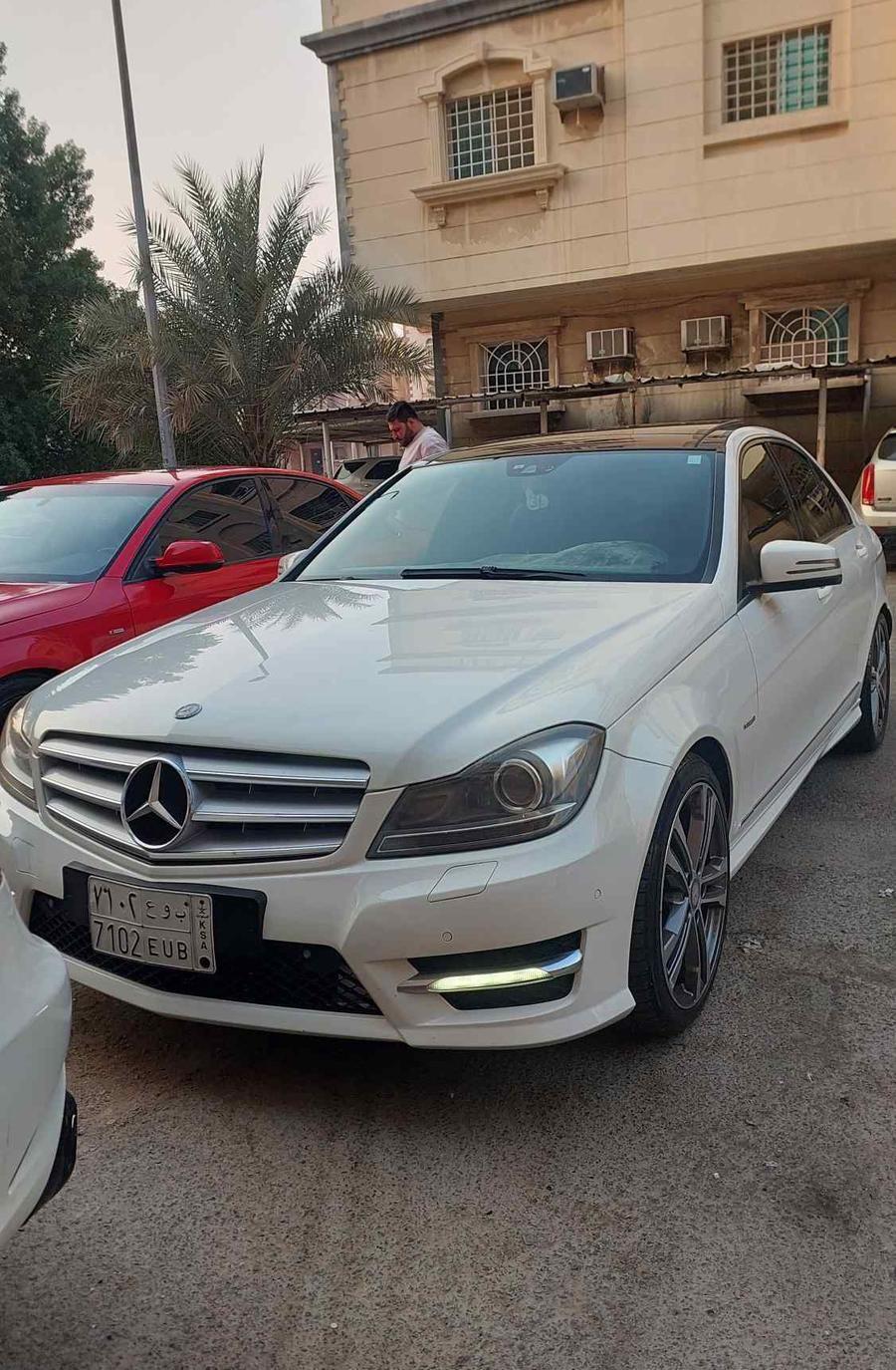 مرسيدس c200 2012