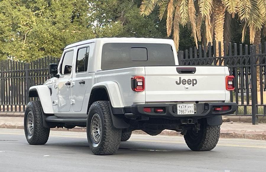 جيب رانجلر جلاديتور