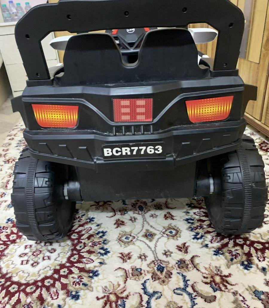 سيارة أطفال
