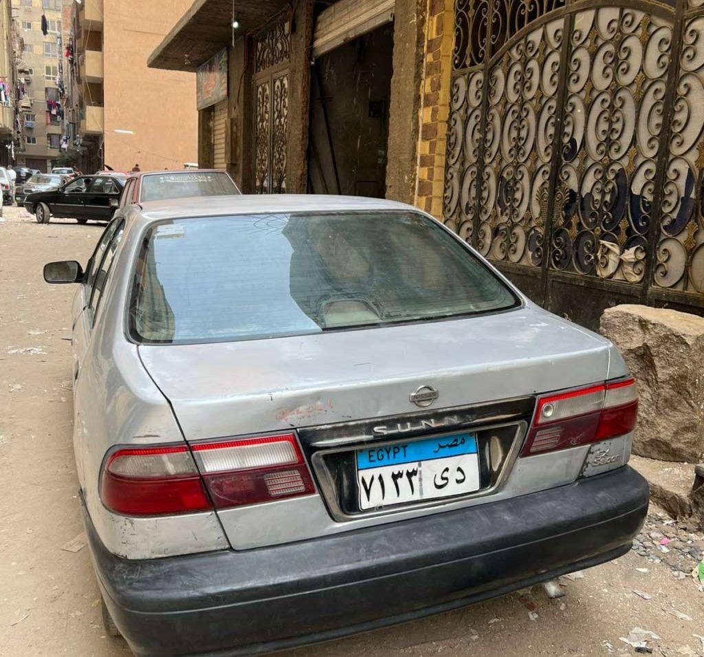 2000 نيسان صني