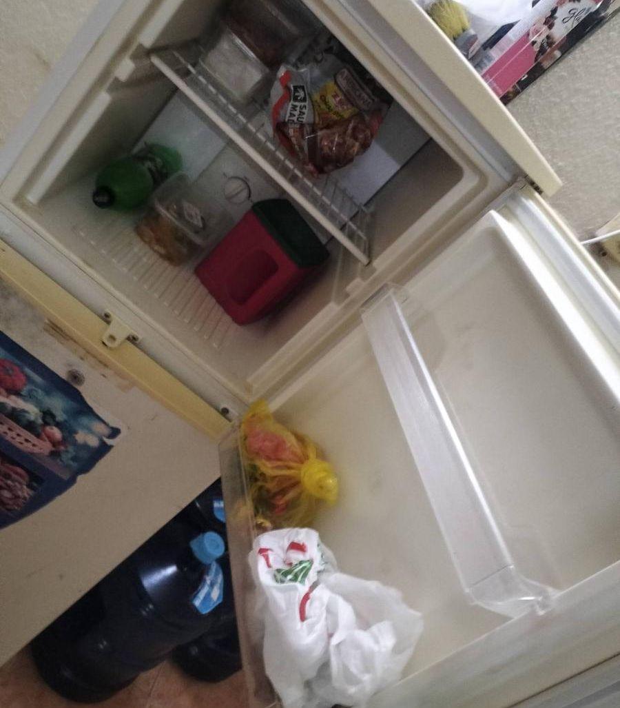 يوجد ثلاجه كبيره
