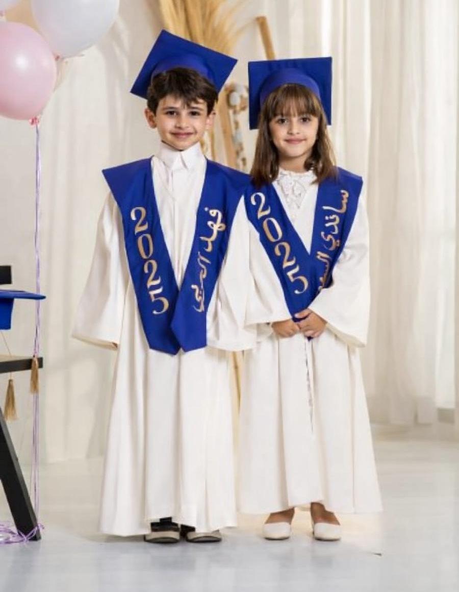 عبايات التخرج 2026
