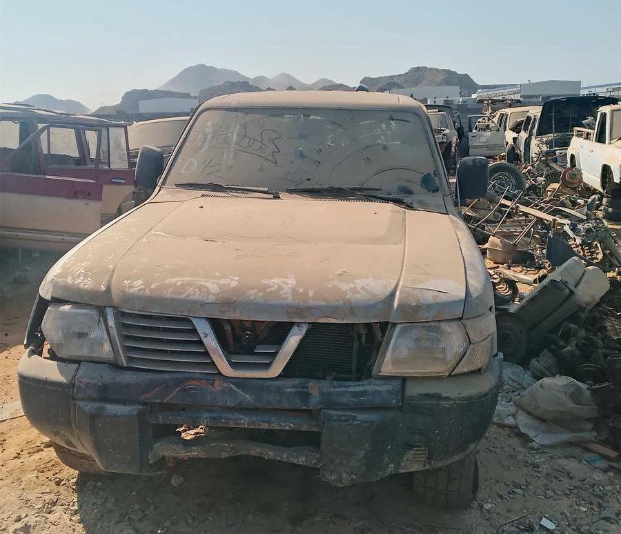 نيسان باترول موديل2000.