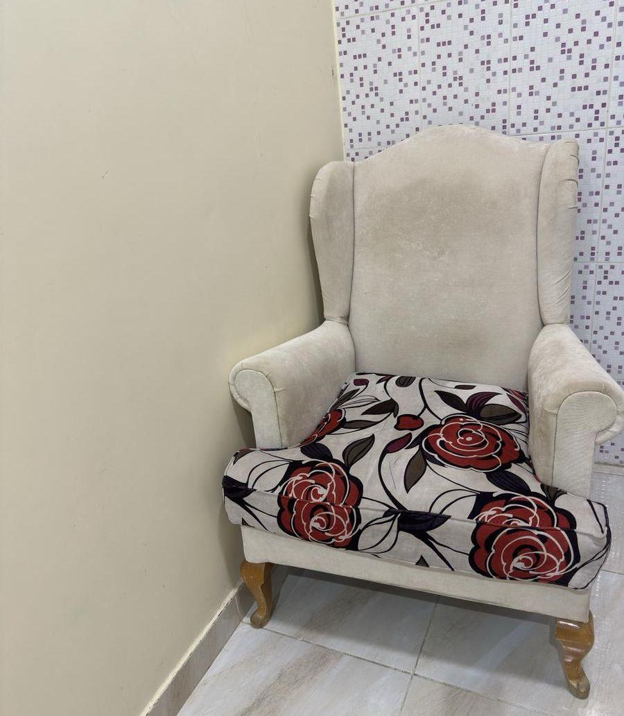 طاولة طعام مع