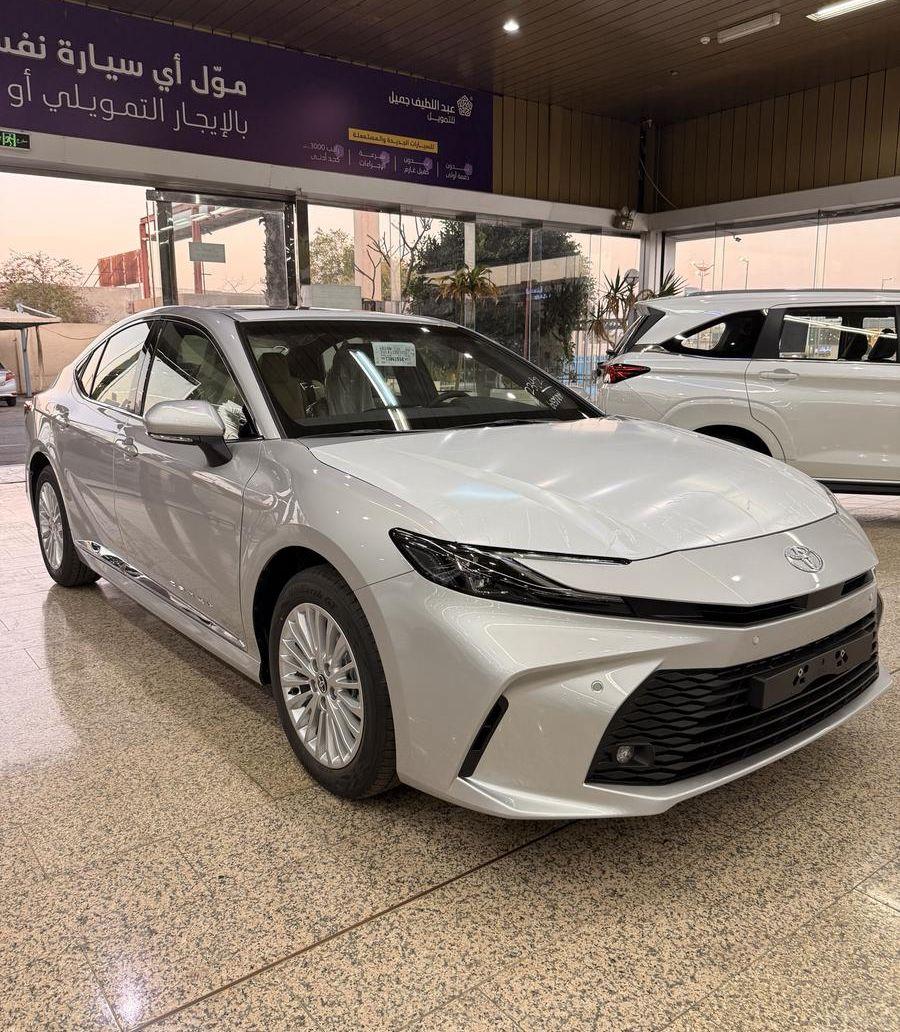 تويوتا كامري LE