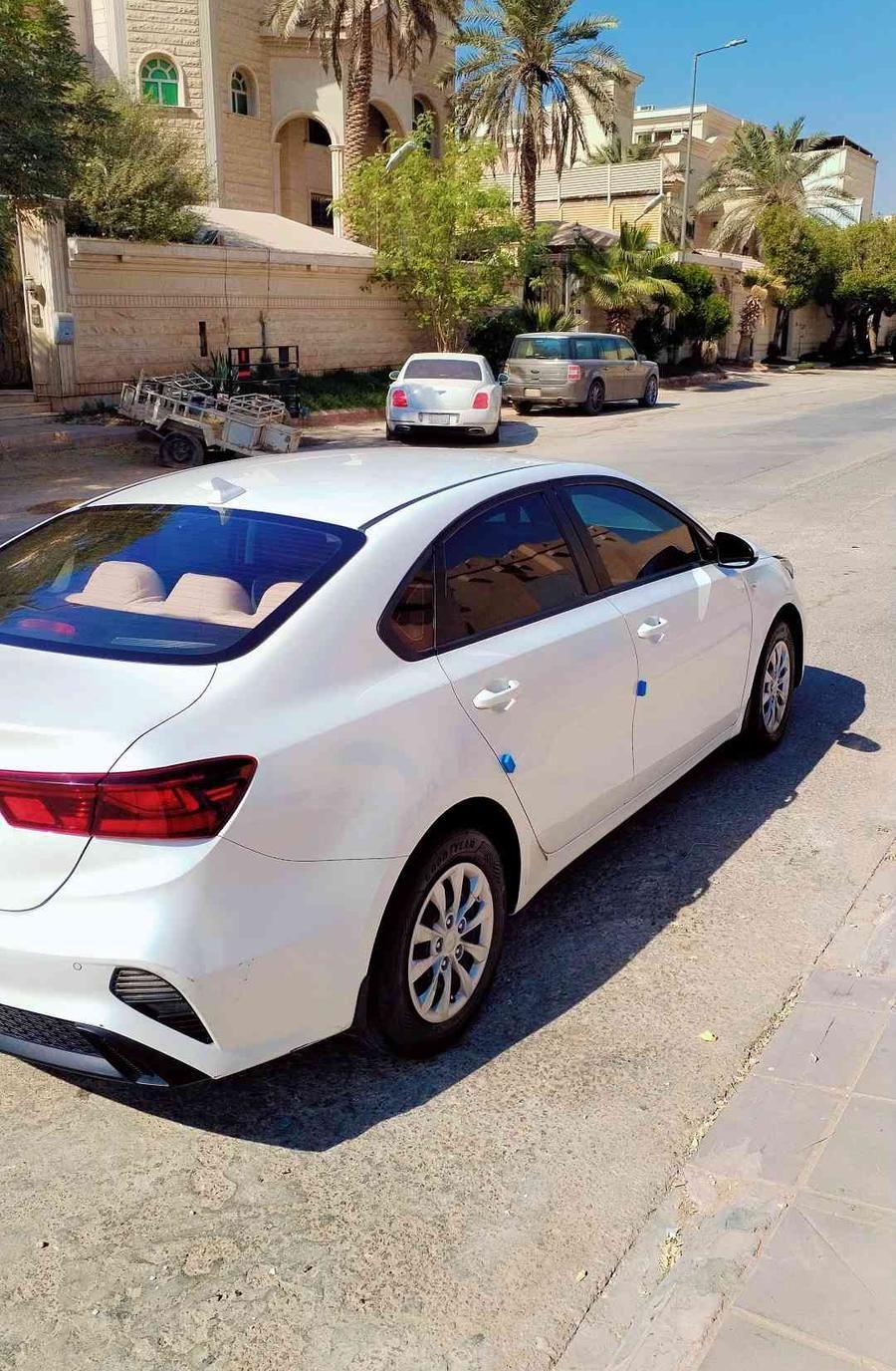 2000 ريال شهريا