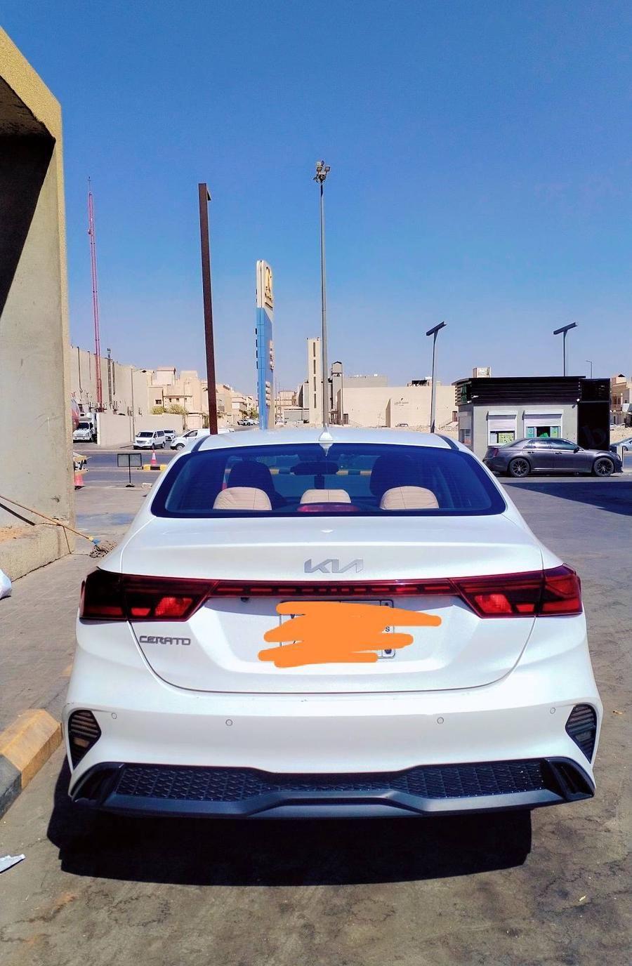 2000 ريال شهريا