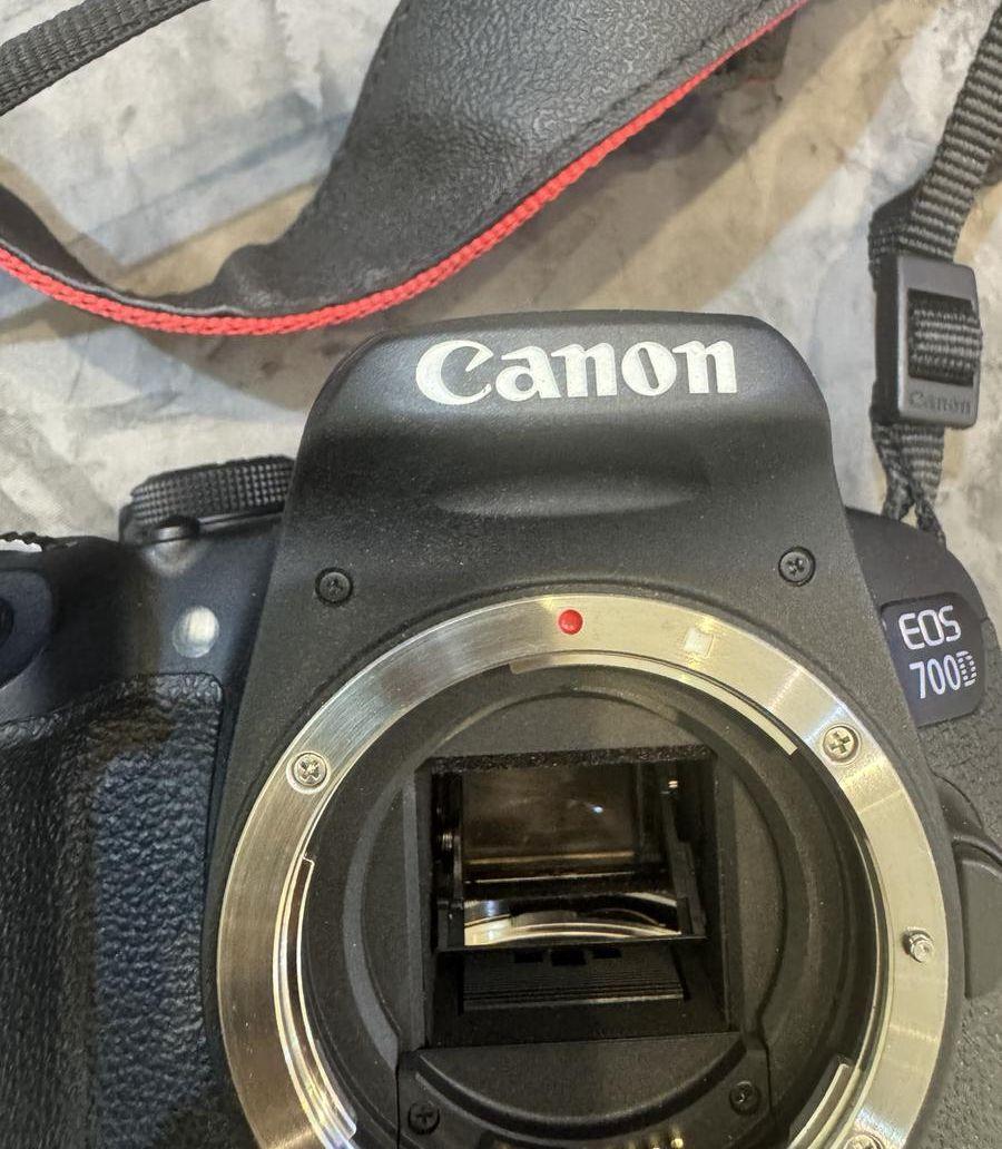 كانون D700 للبيع