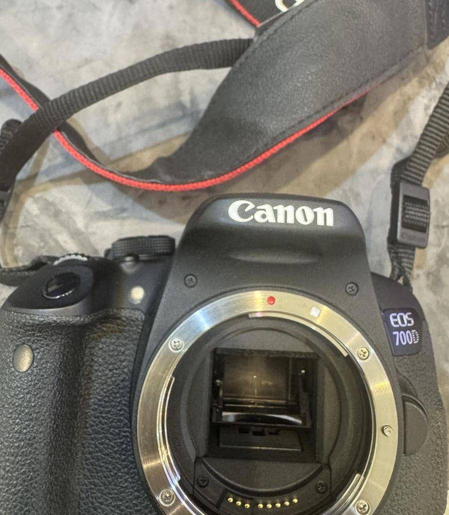 كانون D700 للبيع