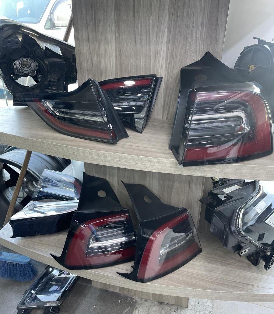 قطع غيار تسلا