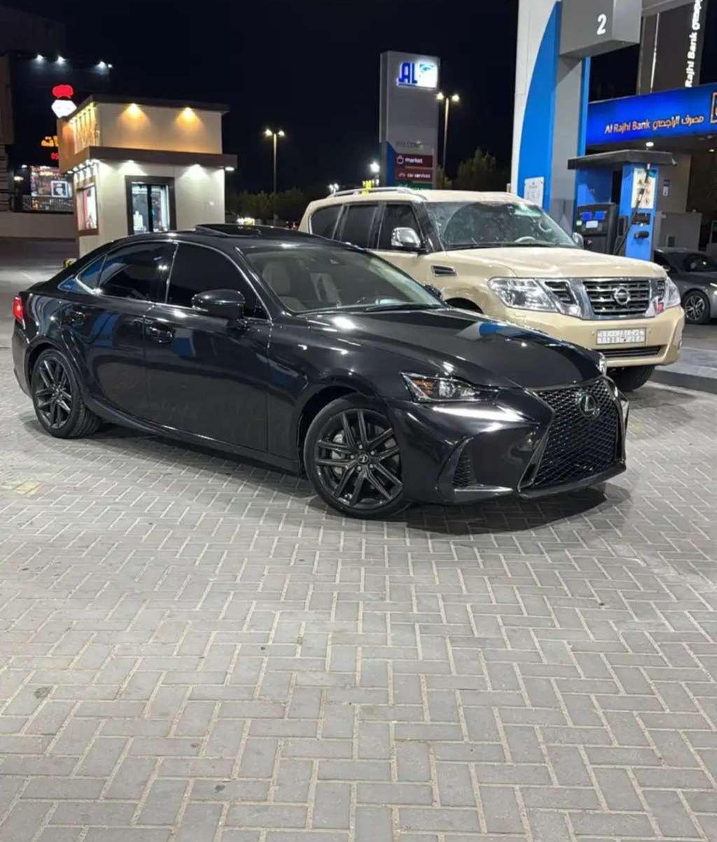 2017 لكزس IS