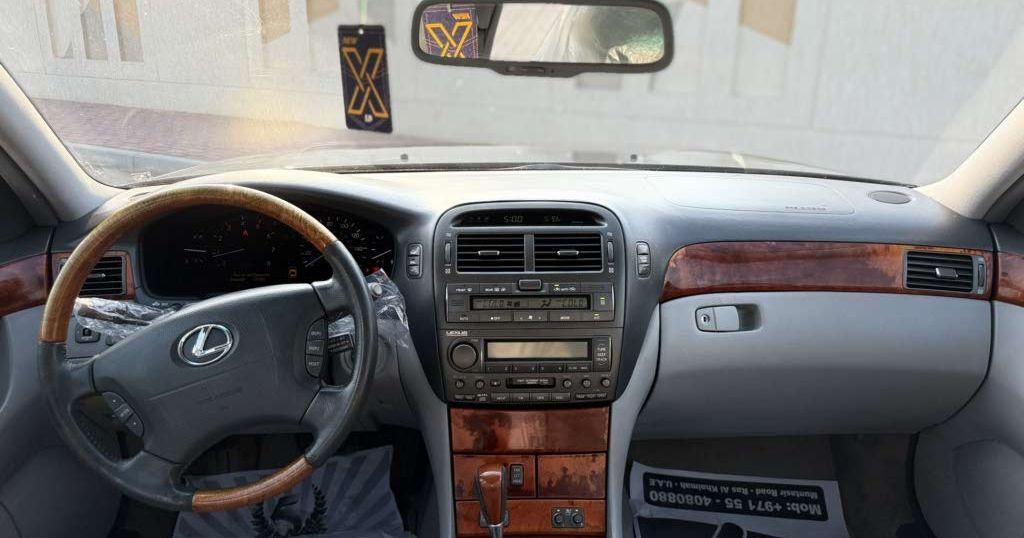 2004 لكزس LS