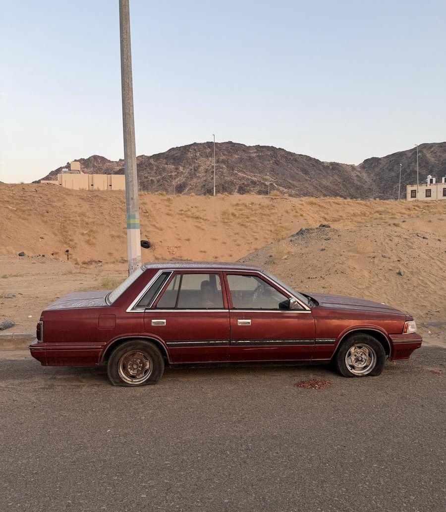 نيسان لوريل 86
