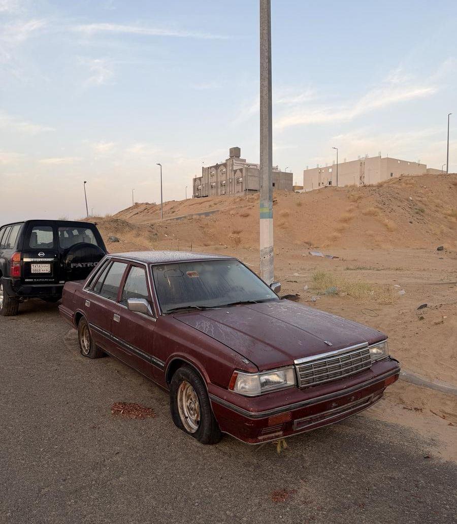 نيسان لوريل 86