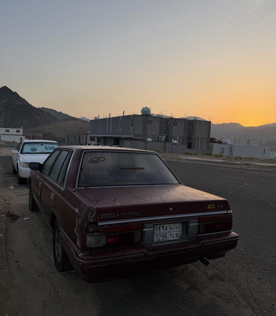 نيسان لوريل 86