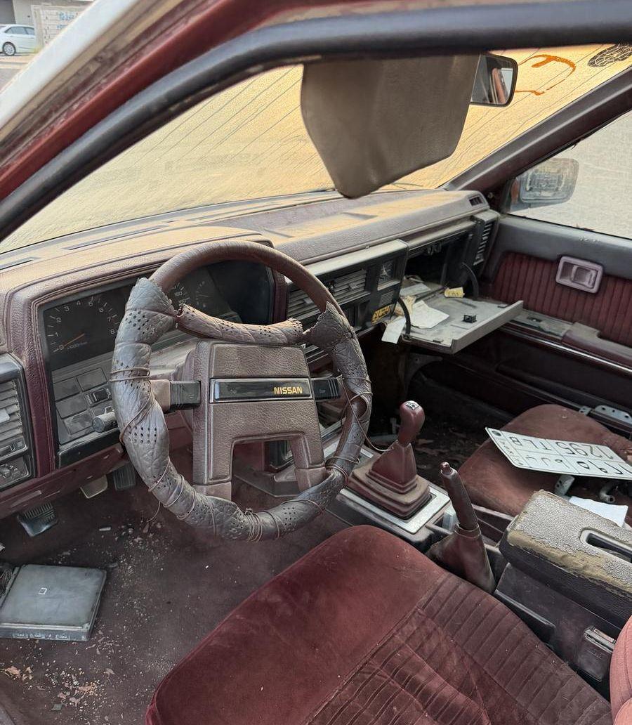 نيسان لوريل 86